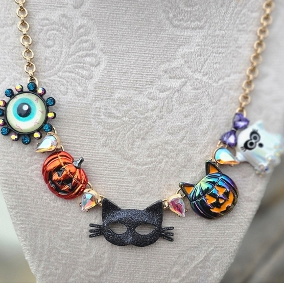 🔹️ Betsey Johnson🔹️ Halloween revival  Necklace gloves in dark ✨️👻 - Picture 2 of 7